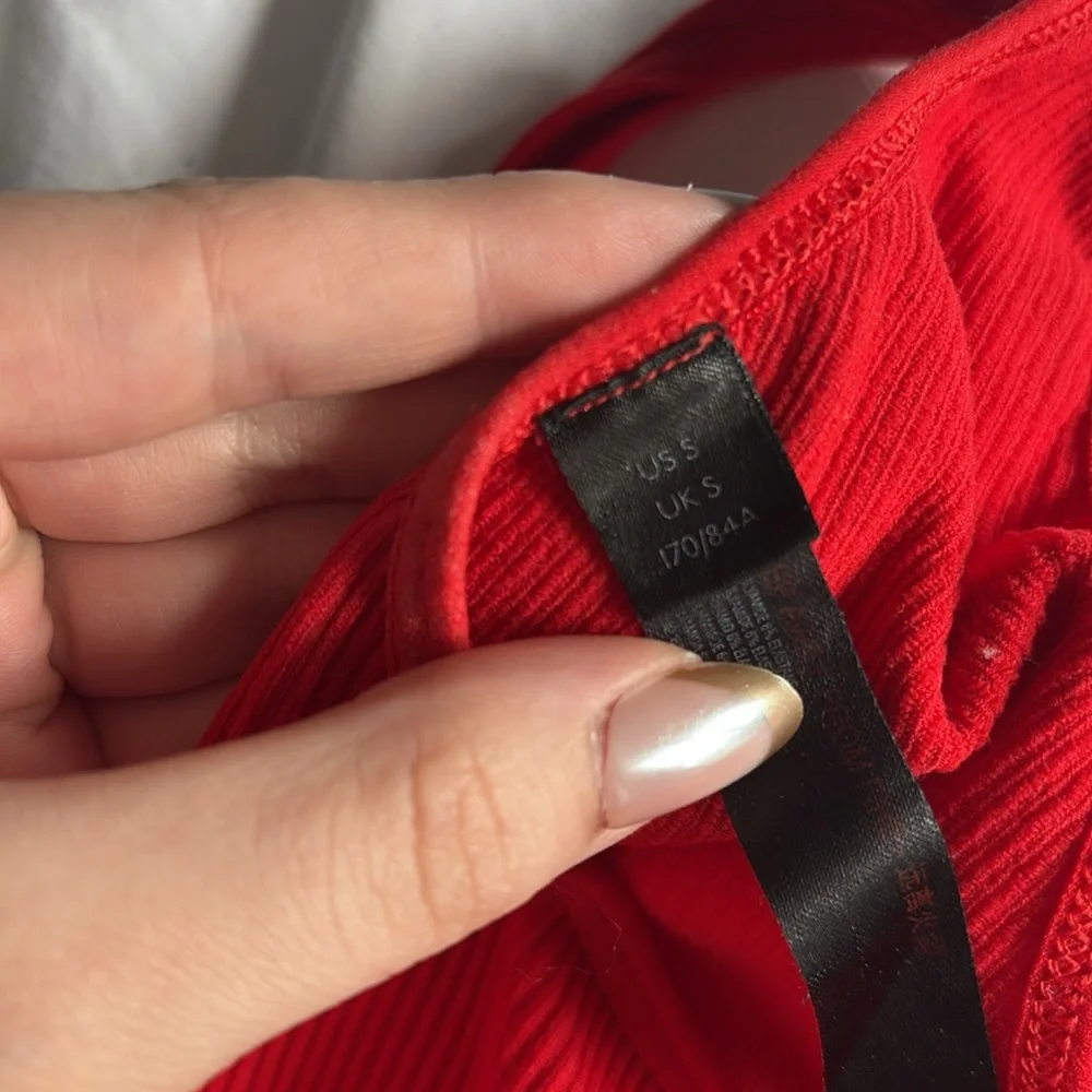 Red halter top, Urban Outfitters (S), never worn - Picture 2 of 3